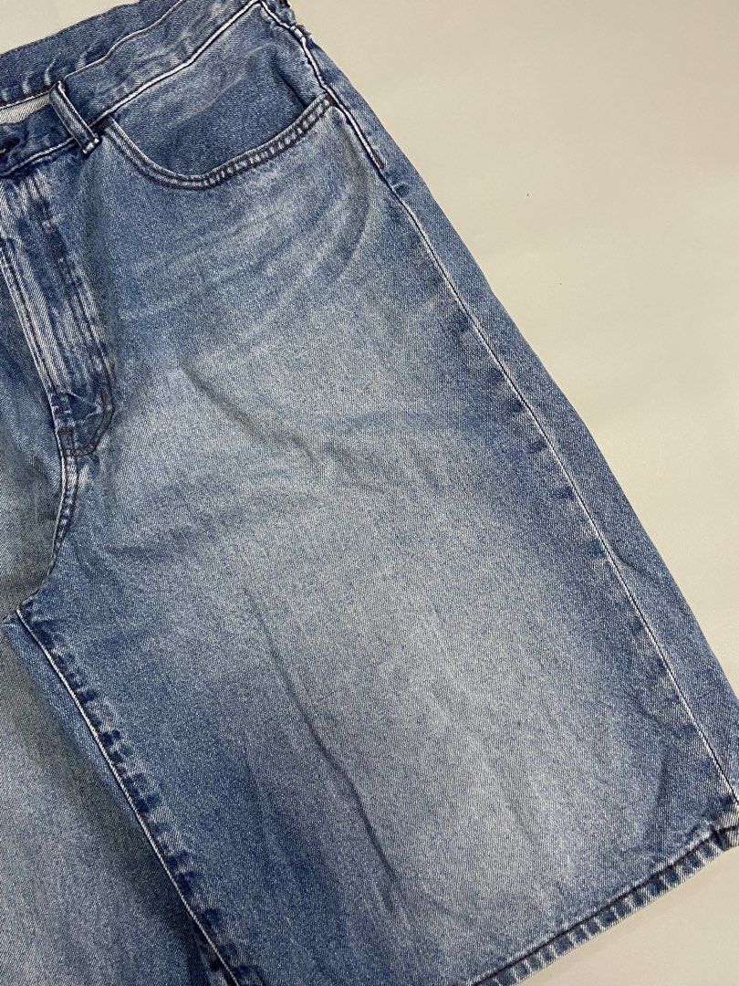 GU Lightwash Baggy Jorts (Category: Shorts) located in Batangas. Submitted by aeons.attic (Listing ID 1470081540, Image 2). Description: Waist: 34-36 Length: 25.5 Hem: 12.5 Thighs: 14.5 Condition: Like new Issue: none.