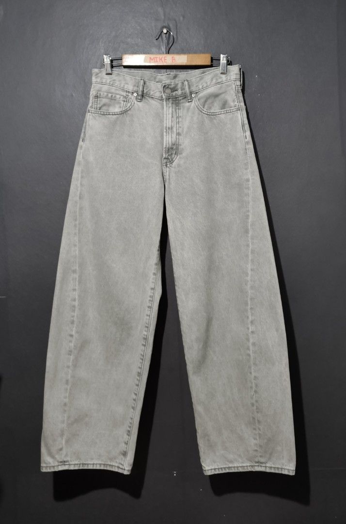 📍GU Men's Barrel Leg Jeans (Category: Jeans) located in Antipolo. Submitted by simplehans (Listing ID 1470028692, Image 2). Description: ‎📍GU Men's Barrel Leg Jeans ‎Size 29 on tag ‎Waist- 30 (Tape measure) ‎Length- 38.5 ‎Leg Open- 9 ‎Excellent Condition ‎DIRECT MESSAGE IF INTERESTED.