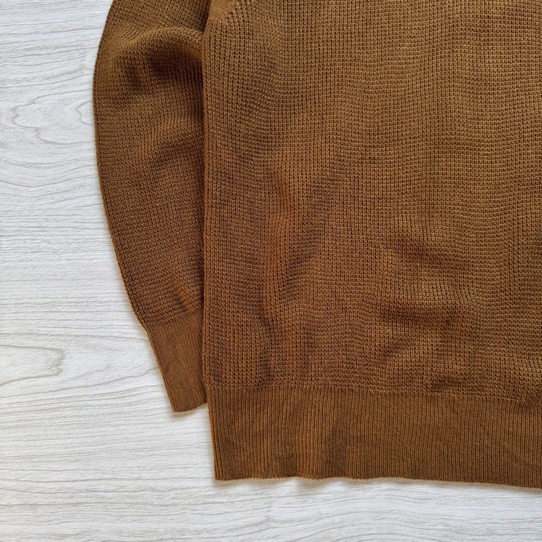 GU Raglan Crewneck Knit Sweater (Category: Tshirts & Polo Shirts ) located in Zamboanga. Submitted by rustic.rev (Listing ID 1470077687, Image 3). Description: GU Raglan Crewneck Knit Sweater In excellent condition Tagged: M Actual Measurements: Pit to pit: 19.5” Length: 28” Shoulders (Raglan): 17” estimate Sleeves length: 24” estimate.