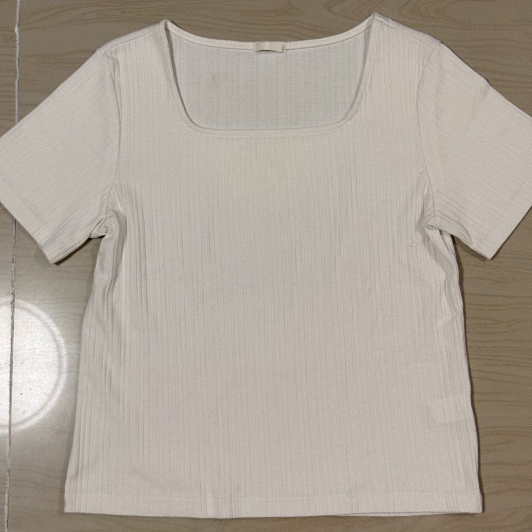 GU Ribbed Square Neck T-shirt White (Category: Shirts) located in Binan City. Submitted by gentle_ezachan (Listing ID 1470109890, Image 1). Description: GU Ribbed Square Neck Compact Shirt for sale‼️ - 250 pesos only - Size XL - Excellent Condition - Flaws: None - J&T Delivery Nationwide Comment mine or dm✉️.