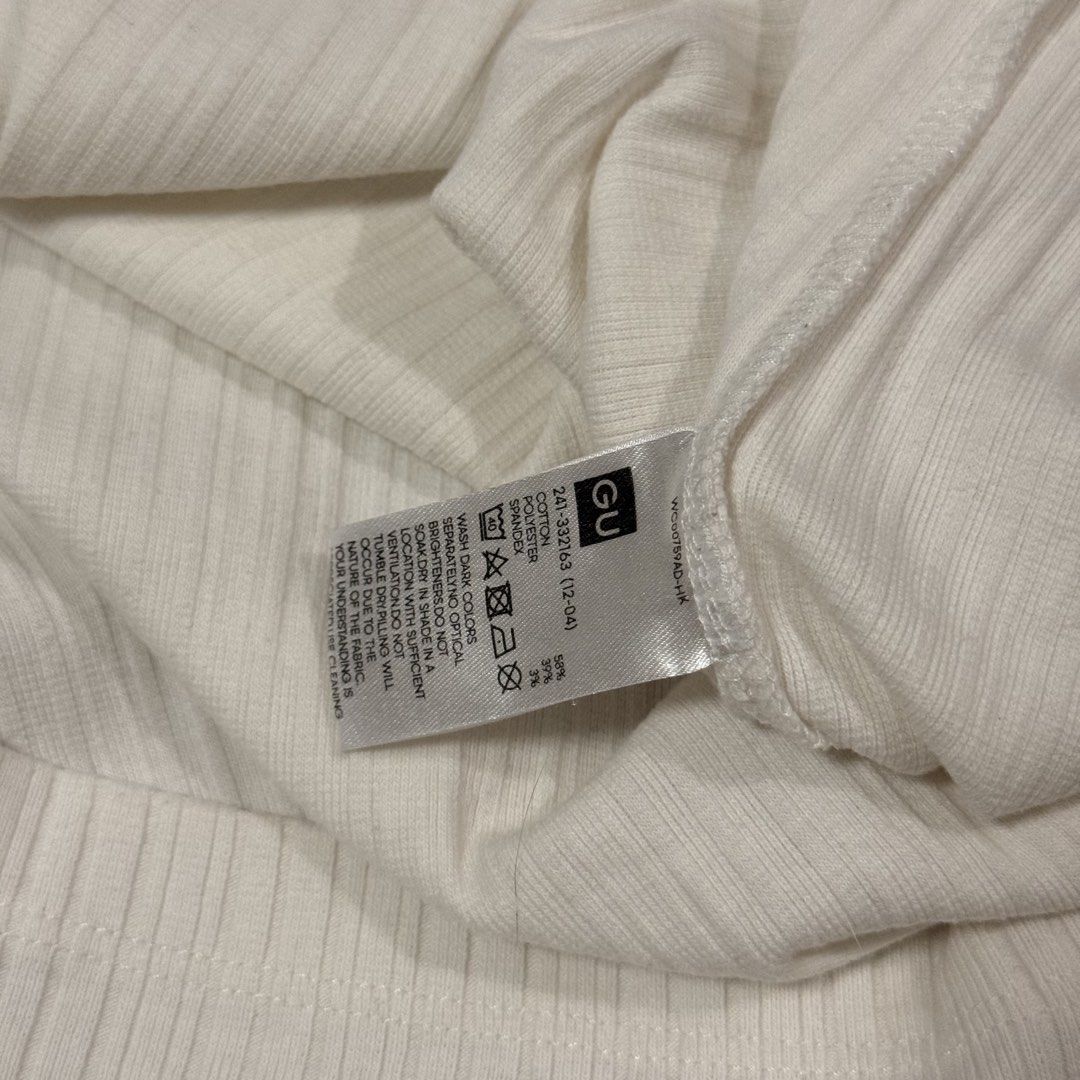 GU Ribbed Square Neck T-shirt White (Category: Shirts) located in Binan City. Submitted by gentle_ezachan (Listing ID 1470109890, Image 2). Description: GU Ribbed Square Neck Compact Shirt for sale‼️ - 250 pesos only - Size XL - Excellent Condition - Flaws: None - J&T Delivery Nationwide Comment mine or dm✉️.