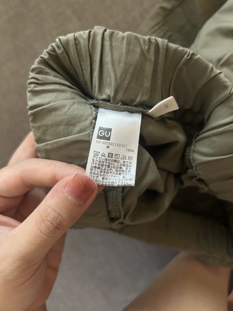 GU Wide Leg Drawstring Pants – Olive (S) (Category: Other Bottoms) located in San Juan City. Submitted by e_declutters2019 (Listing ID 1469976013, Image 3). Description: GU wide-leg pants in olive green 🌿 Comfy elastic drawstring waist, front patch pockets and side pockets. Super easy to wear, whether it’s a lazy weekend, an errand run, or a casual day at the office! 📏 Size: S 📐 Measurements (laid flat, approx.): • Waist: ~13.5” across (stretc