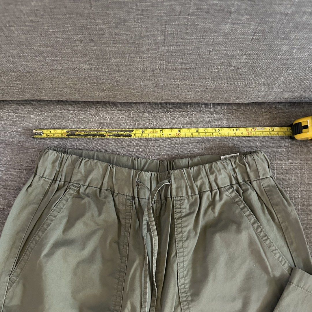 GU Wide Leg Drawstring Pants – Olive (S) (Category: Other Bottoms) located in San Juan City. Submitted by e_declutters2019 (Listing ID 1469976013, Image 2). Description: GU wide-leg pants in olive green 🌿 Comfy elastic drawstring waist, front patch pockets and side pockets. Super easy to wear, whether it’s a lazy weekend, an errand run, or a casual day at the office! 📏 Size: S 📐 Measurements (laid flat, approx.): • Waist: ~13.5” across (stretc