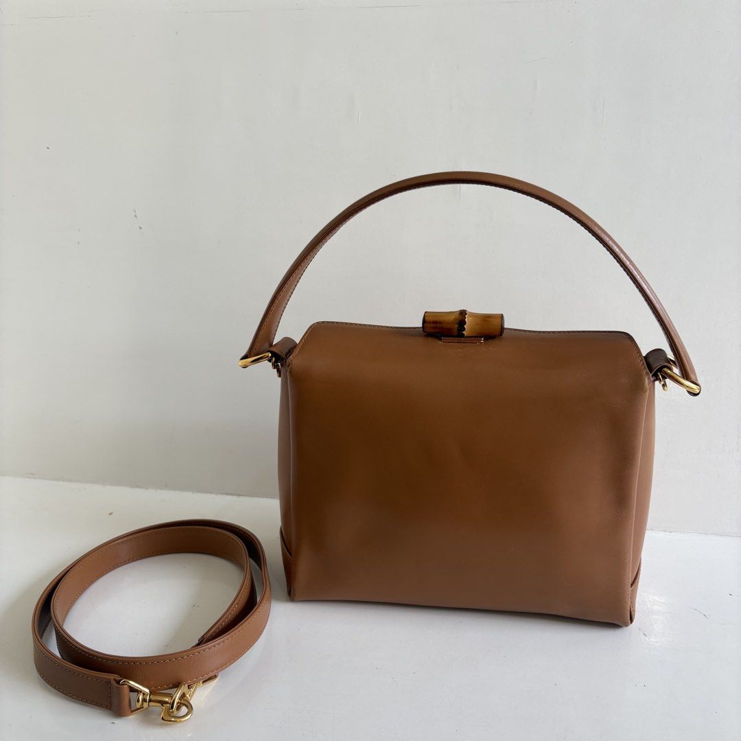 Gucci Bamboo Leather 2 way Bag (Category: Luxury Bags & Wallets) located in Angeles City. Submitted by therandomstuff011 (Listing ID 1470048153, Image 2). Description: .
