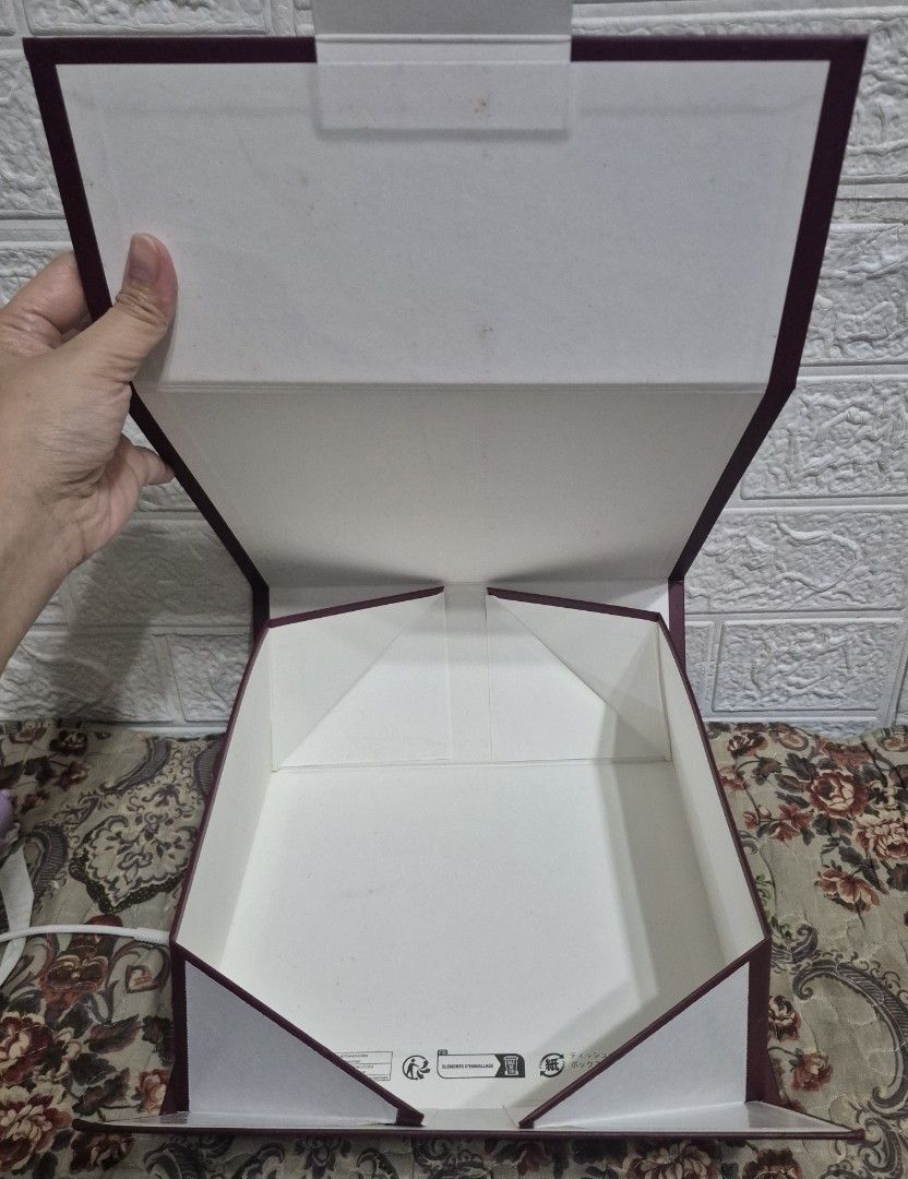 Gucci Box (Category: Luxury Accessories) located in Pasig City. Submitted by luxbox_acc (Listing ID 1470104981, Image 2). Description: Square box Good for small to medium bags with ribbon with small dots inside the box.