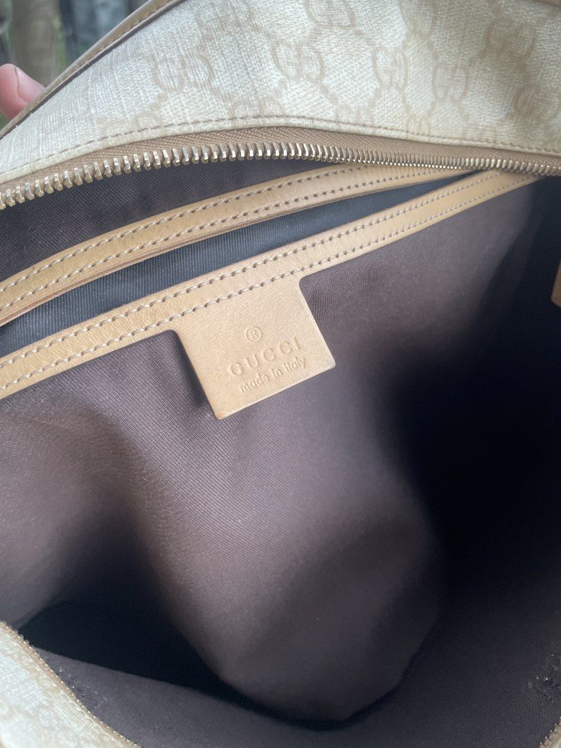 Gucci GG Supreme Medium (Category: Tote Bags) located in Las Pinas. Submitted by dhliacmp (Listing ID 1470037804, Image 3). Description: Gucci Medium GG Supreme Authentic! Selling for only 10,999 .