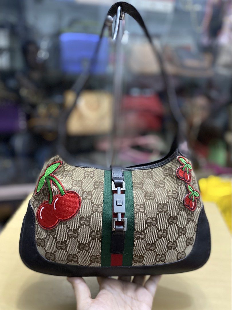 GUCCI Jackie vintage (Category: Luxury Bags & Wallets) located in San Mateo. Submitted by kluxuryy (Listing ID 1469980884, Image 1). Description: OFFER YOUR PRICE NEGOTIABLE.