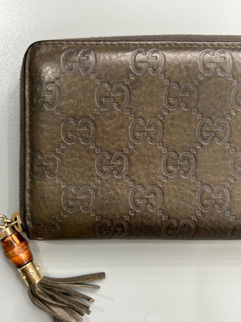 Gucci leather long wallet unisex (Category: Wallets & Card Holders) located in Santa Rosa. Submitted by _ba_mo_si_ (Listing ID 1470077700, Image 2). Description: Wallet only Plus sf Dm.