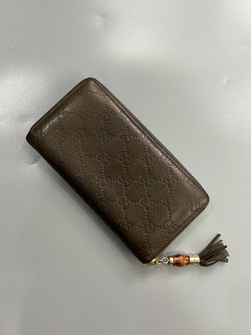Gucci leather long wallet unisex (Category: Wallets & Card Holders) located in Santa Rosa. Submitted by _ba_mo_si_ (Listing ID 1470077700, Image 1). Description: Wallet only Plus sf Dm.