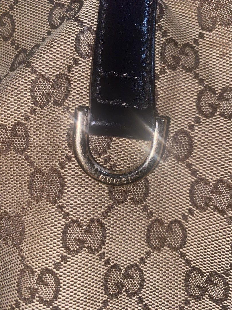 Gucci tote bag auntic💯 (Category: Luxury Bags & Wallets) located in Manila. Submitted by swiftrabbit_1b4093 (Listing ID 1470010426, Image 2). Description: .