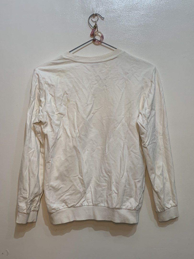 GUESS Emboss Logo Long sleeve (Category: Announcements) located in Manila. Submitted by nikwieue (Listing ID 1469996803, Image 2). Description: (size large) sa kids, but can do for adult (size xs to small) issue are in last slides.