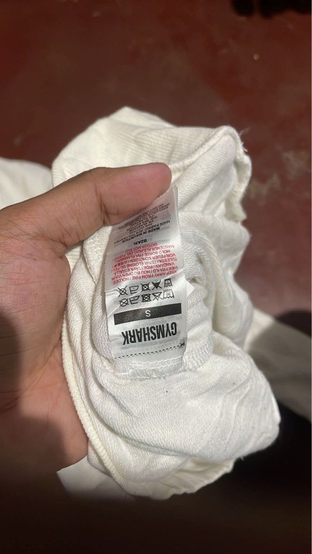 GYMSHARK HOODIE (Category: Coats, Jackets and Outerwear) located in Taguig. Submitted by garmentsrevive (Listing ID 1470021157, Image 2). Description: GYMSHARK HOODIE 21 x 27 Excellent condition Need wash bagong hango -750 Free shipping Taguig City Dm.