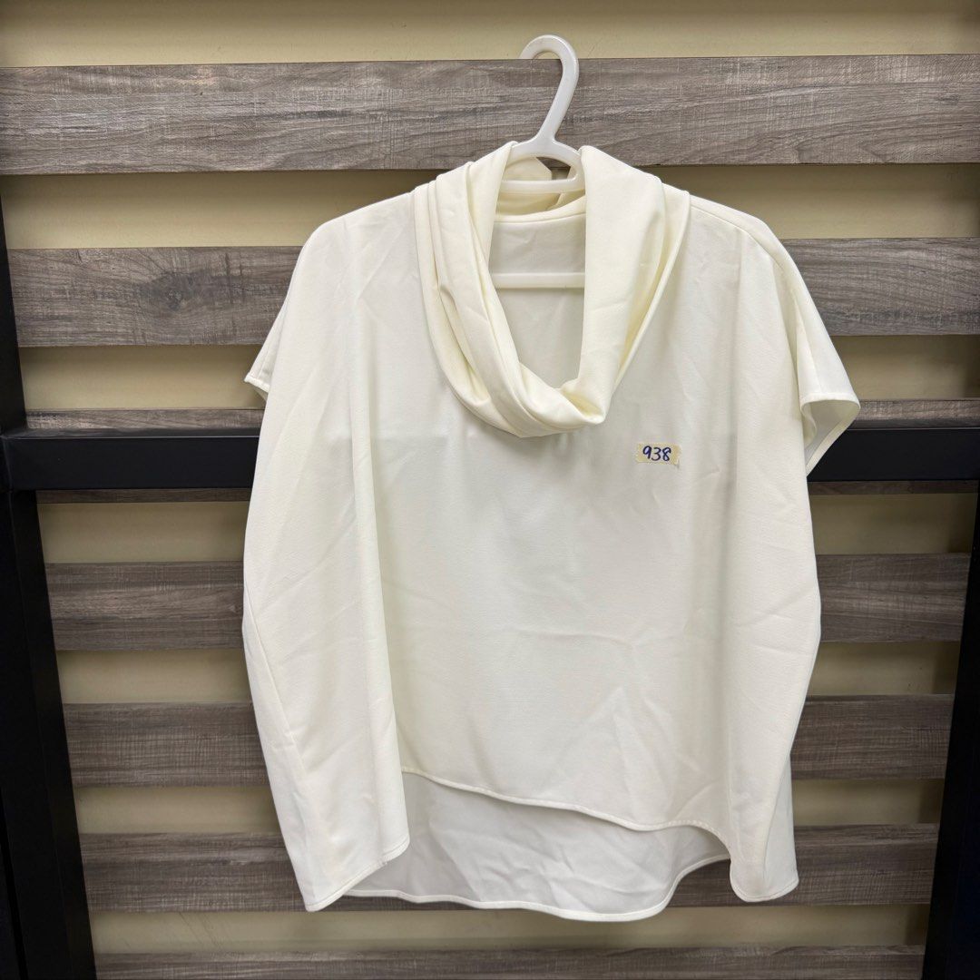 Harlan + Holden White Flowy Top (Category: Blouses) located in Mandaluyong City. Submitted by bestdressedph2025 (Listing ID 1470083576, Image 1). Description: MOP: GCash MOD: Lalamove/J&T LOCATION: Brgy. Addition Hills, Mandaluyong Discount avail for multiple items. Dimensions in Inches: Shoulder: 16 Bust: 26 Length: 22.5 PM for inquiries!.