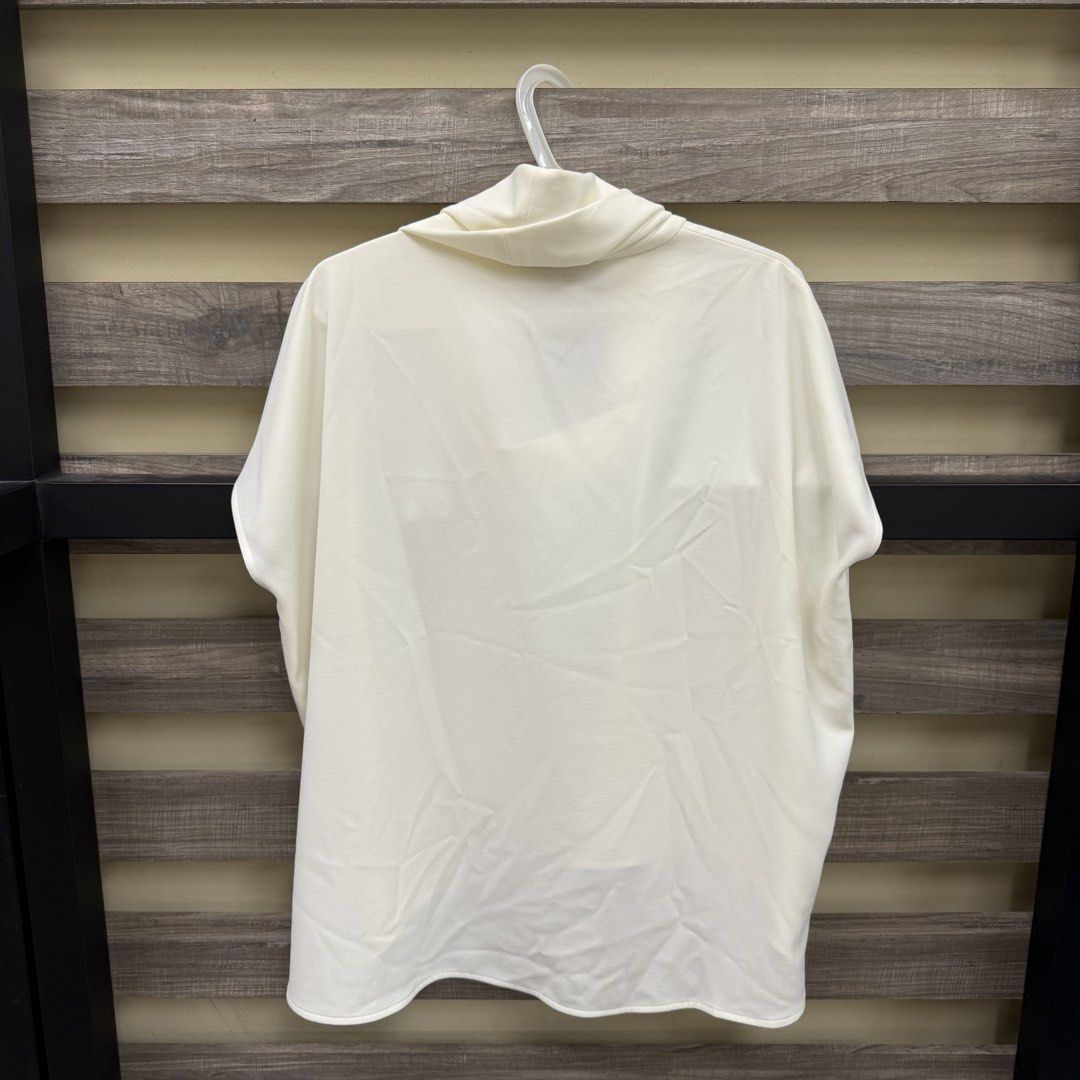 Harlan + Holden White Flowy Top (Category: Blouses) located in Mandaluyong City. Submitted by bestdressedph2025 (Listing ID 1470083576, Image 2). Description: MOP: GCash MOD: Lalamove/J&T LOCATION: Brgy. Addition Hills, Mandaluyong Discount avail for multiple items. Dimensions in Inches: Shoulder: 16 Bust: 26 Length: 22.5 PM for inquiries!.