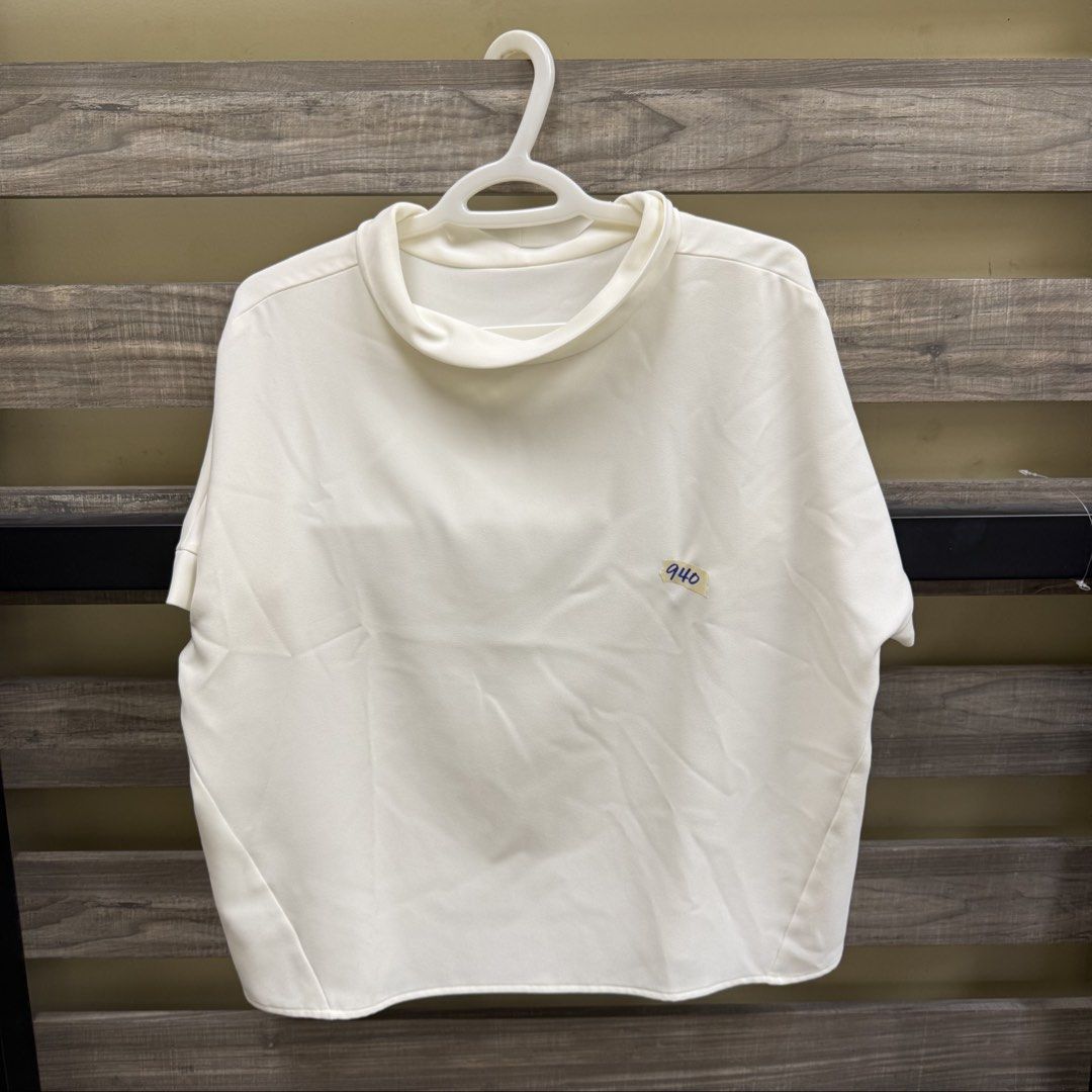 Harlan + Holden White Top (Category: Blouses) located in Mandaluyong City. Submitted by bestdressedph2025 (Listing ID 1470083995, Image 1). Description: MOP: GCash MOD: Lalamove/J&T LOCATION: Brgy. Addition Hills, Mandaluyong Discount avail for multiple items. Dimensions in Inches: Shoulder: 16 Bust: 23 Length: 23 Size on Tag: M PM for inquiries!.