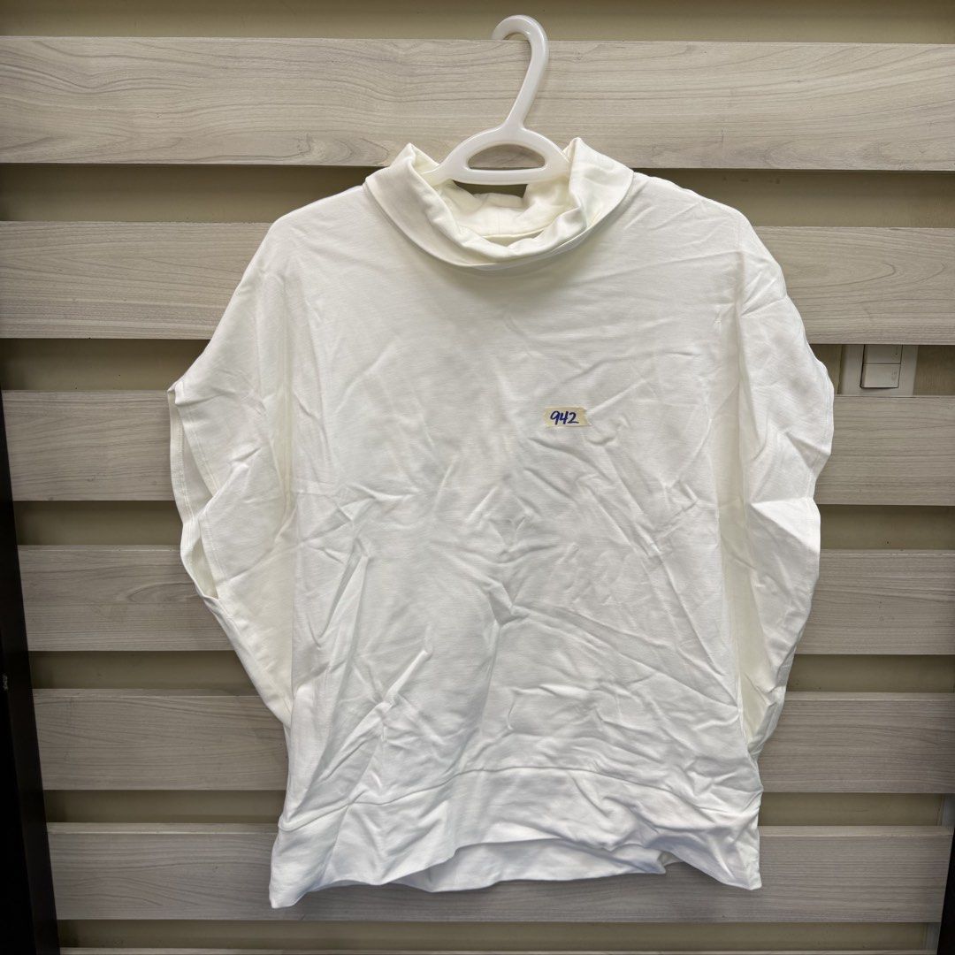 Harlan + Holden White Top (Category: Blouses) located in Mandaluyong City. Submitted by bestdressedph2025 (Listing ID 1470084386, Image 1). Description: MOP: GCash MOD: Lalamove/J&T LOCATION: Brgy. Addition Hills, Mandaluyong Discount avail for multiple items. Dimensions in Inches: Shoulder: 16 Bust: 27 Length: 25 Size on Tag: M PM for inquiries!.