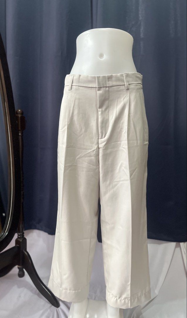 Harvard pleated trousers (Category: Other Bottoms) located in Baguio. Submitted by grrrrwmm__2day (Listing ID 1470081002, Image 1). Description: .
