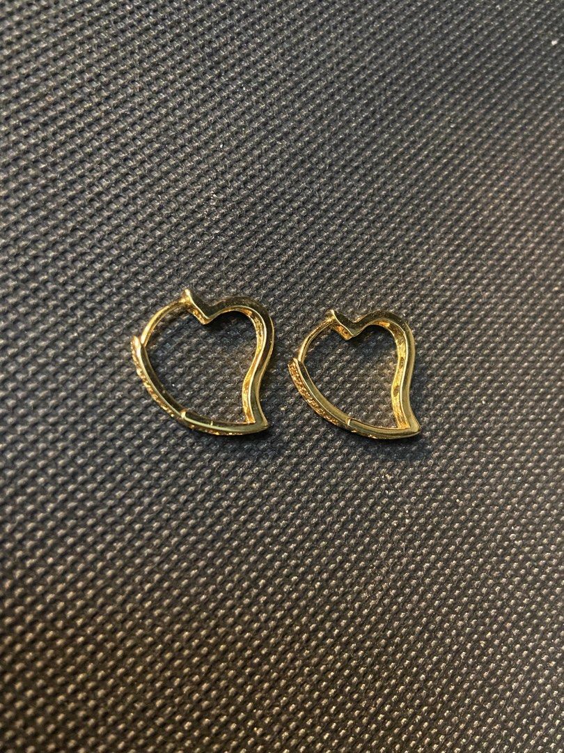 Heart shaped earrings (Category: Earrings) located in Binan City. Submitted by retroz_collections (Listing ID 1470074317, Image 1). Description: .