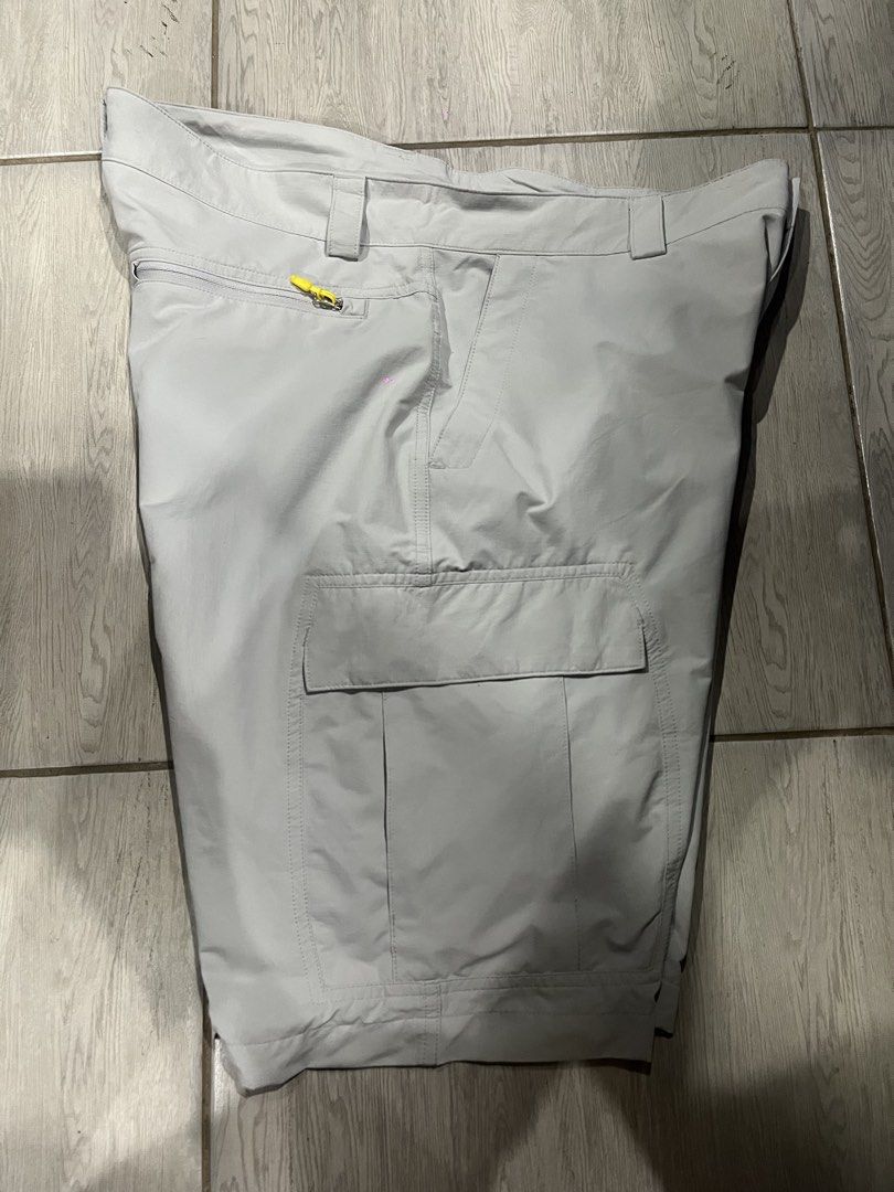 Helly Hansen Light Weight Cargo Short/ Light Gray / Size 34 (Category: Shorts) located in Camalaniugan. Submitted by anarchymonopoly052128 (Listing ID 1470129537, Image 2). Description: Dimes: Waistline: 34 Length: 20.5 Inches Thigh: 14 Inches Leg Hole/Hem: 10.5 Inches .