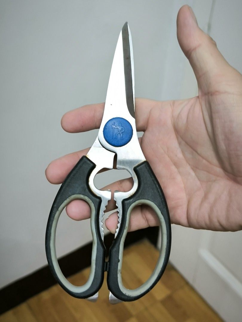 Henckels (Zwilling) Multi-Purpose Heavy-Duty Kitchen Shears / Scissors (Category: Knives & Chopping Boards) located in Angeles City. Submitted by yellowbrickstore (Listing ID 1470116179, Image 2). Description: Brand: Henckels / J.A. Henckels (Zwilling Group) ​Single Halberdman Logo: Features the official Henckels logo printed on the blade and blue pivot cap. ​Blade Material: High-carbon stainless steel micro-serrated blades for non-slip cutting. 