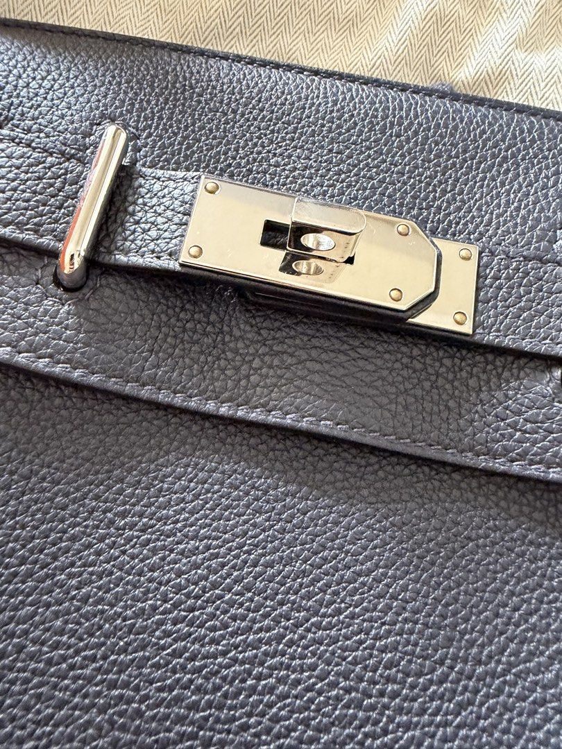 Hermes Hac a Dos PM (Category: Sling Bags) located in Quezon City. Submitted by nicocatungal (Listing ID 1470047336, Image 3). Description: Hac a Dos PM Noir Rfs: seldom used.