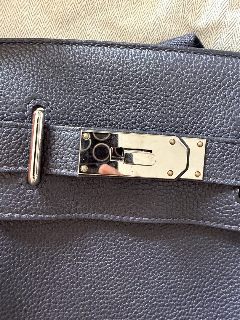 Hermes Hac a Dos PM (Category: Sling Bags) located in Quezon City. Submitted by nicocatungal (Listing ID 1470047336, Image 2). Description: Hac a Dos PM Noir Rfs: seldom used.