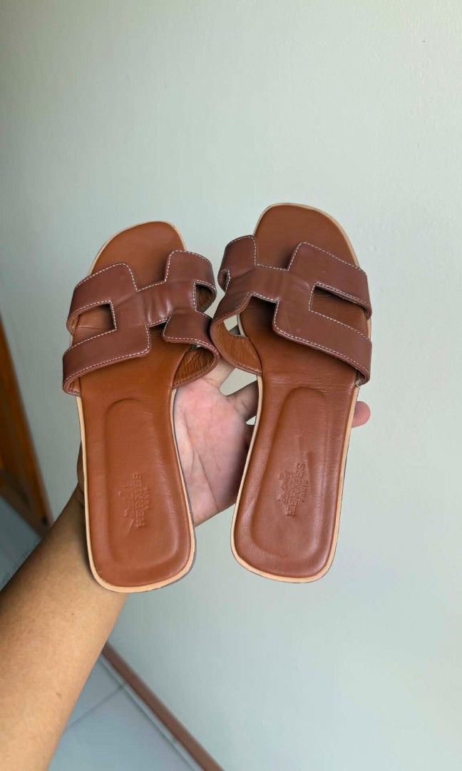 Hermès oran flats (Category: Flats & Sandals) located in Koronadal. Submitted by mannylagada880 (Listing ID 1470011857, Image 2). Description: in good condition ship nationwide ✈️.