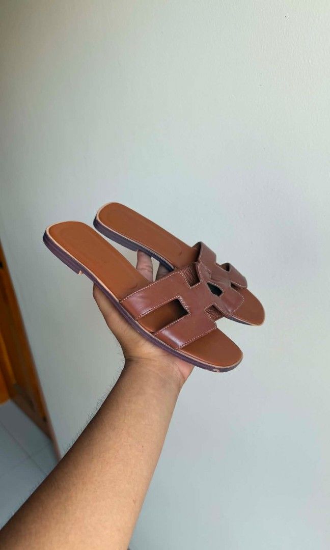 Hermès oran flats (Category: Flats & Sandals) located in Koronadal. Submitted by mannylagada880 (Listing ID 1470011857, Image 3). Description: in good condition ship nationwide ✈️.