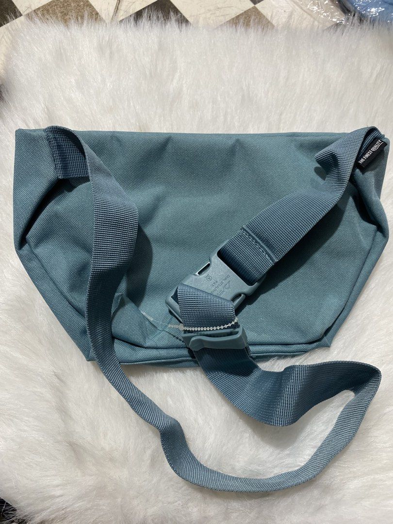 Herschel Pop Quiz Hip Pack (Category: Luxury Bags & Wallets) located in Quezon City. Submitted by mariamaharba7798 (Listing ID 1470112972, Image 2). Description: Herschel Pop Quiz Hip Pack belt bag like new condition pm for more details .