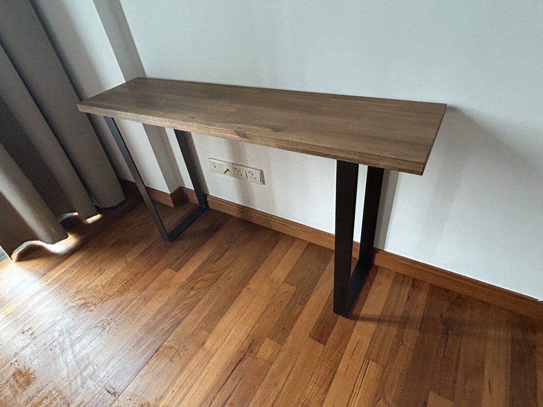 High quality side table (Category: Other Home Furniture) located in Singapore. Submitted by calchlch (Listing ID 1470017908, Image 2). Description: High quality side table with metal support. Cash and carry or arrange your own delivery. .