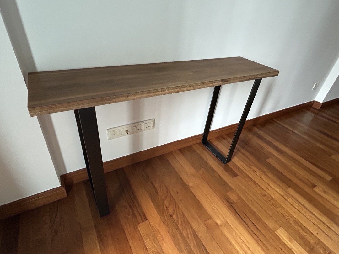 High quality side table (Category: Other Home Furniture) located in Singapore. Submitted by calchlch (Listing ID 1470017908, Image 3). Description: High quality side table with metal support. Cash and carry or arrange your own delivery. .