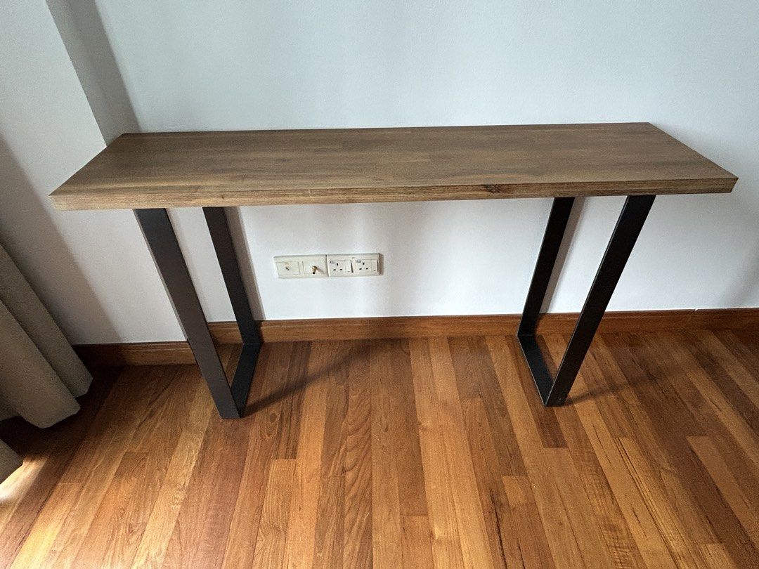 High quality side table (Category: Other Home Furniture) located in Singapore. Submitted by calchlch (Listing ID 1470017908, Image 1). Description: High quality side table with metal support. Cash and carry or arrange your own delivery. .