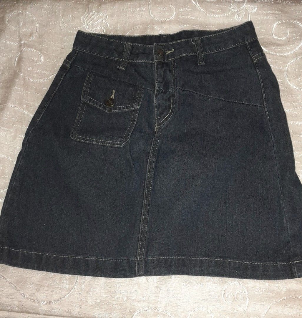 Highwaist A line skirt (Category: Skirts) located in Manila. Submitted by chasndvl (Listing ID 1470140027, Image 1). Description: bought it from ukay for 149 but its too small for me Size 27 inches Length 17 inches.