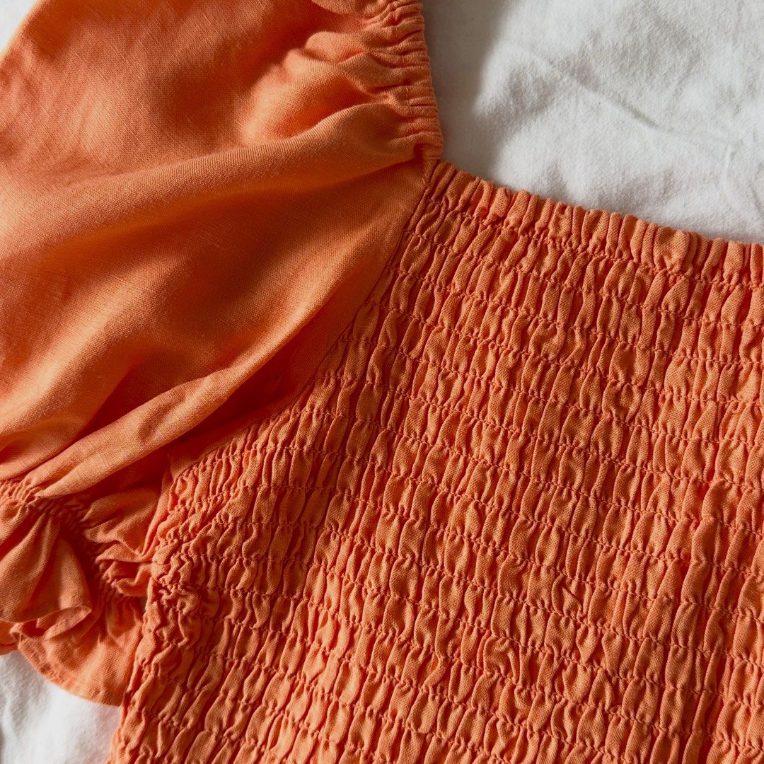 H&M - Tangerine Puff Sleeve Top (Category: Others Tops) located in Makati City. Submitted by uniquefindsonly.ph (Listing ID 1470019731, Image 2). Description: 📍Makati Brand: H&M Size on tag: Small Fits small-medium No flaws.