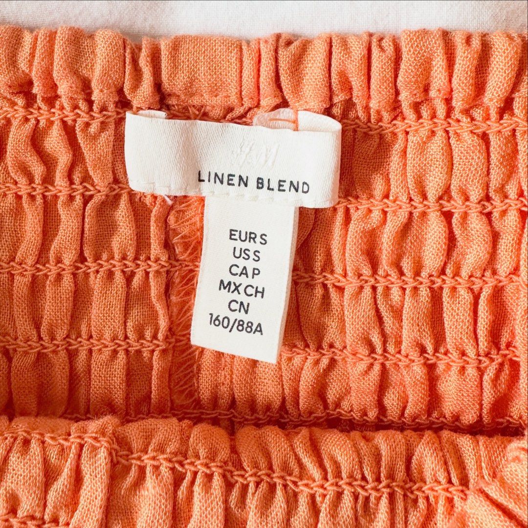 H&M - Tangerine Puff Sleeve Top (Category: Others Tops) located in Makati City. Submitted by uniquefindsonly.ph (Listing ID 1470019731, Image 3). Description: 📍Makati Brand: H&M Size on tag: Small Fits small-medium No flaws.