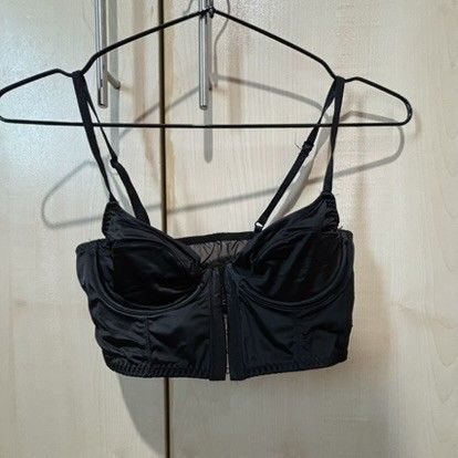 H&M Black Underwire Bralette Size 34A 75A (Category: Undergarments & Loungewear) located in Quezon City. Submitted by slvrbullet (Listing ID 1470139969, Image 1). Description: - Brand: H&M - Item: Black underwire bralette crop top - Size: 34A US/CA / 75A EUR / 75 CN - Closure: Hook and eye center front closure - Features: Adjustable straps and sheer mesh panels in the back and between cups - Material: Shell (74% polyamide, 26% elastane), Net (84%
