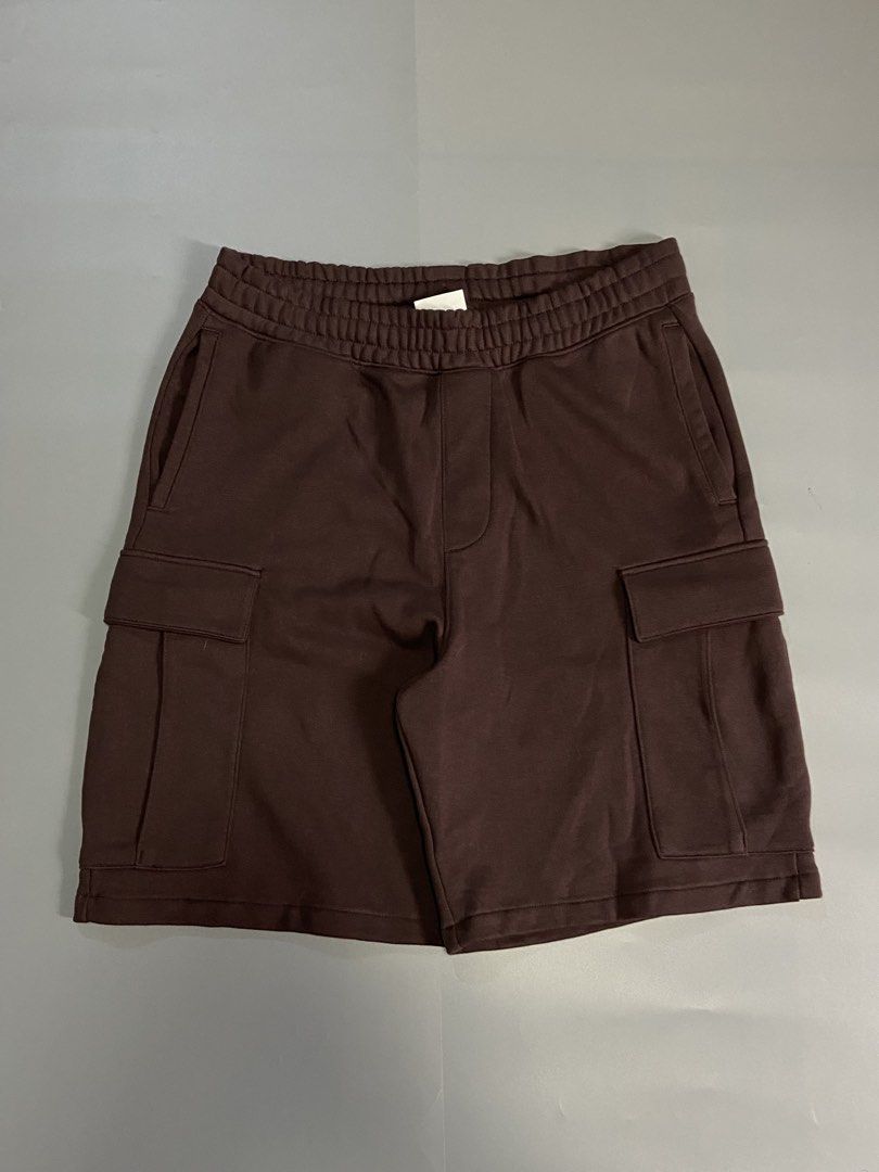 H&M Choco Brown Cargo Sweatshorts (Category: Shorts) located in Batangas. Submitted by aeons.attic (Listing ID 1470081804, Image 2). Description: Waist: 30-38 (adjustable w lace) Length: 22 Hem: 12.5 Thighs: 13.5 Condition: Like new Issue: none Color rate: 10/10.