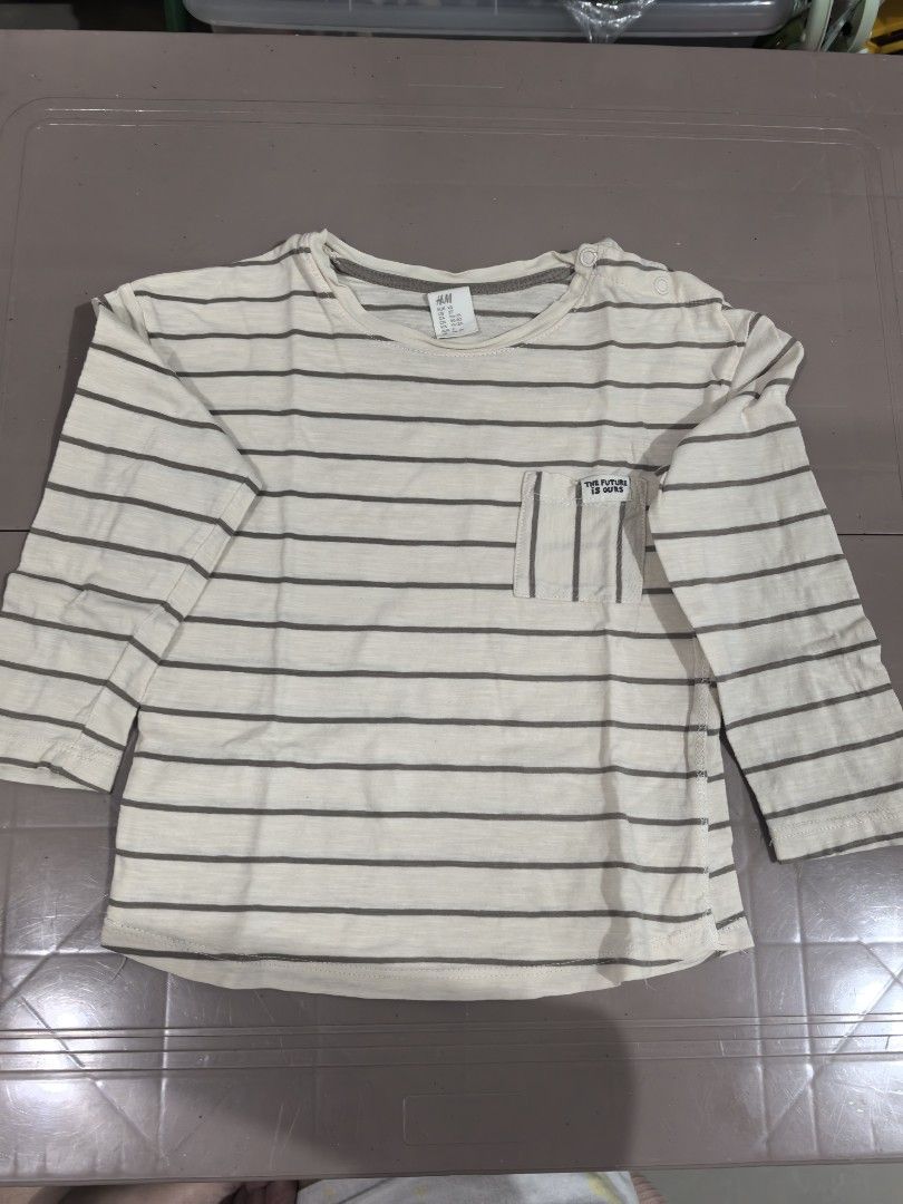 H&M Cotton Long Sleeves (Category: Babies & Kids Fashion) located in Mandaluyong City. Submitted by razzleberry (Listing ID 1470121992, Image 3). Description: Buy 1 Take 1 Super soft and comfy :) Good for 1 to 3 years old.