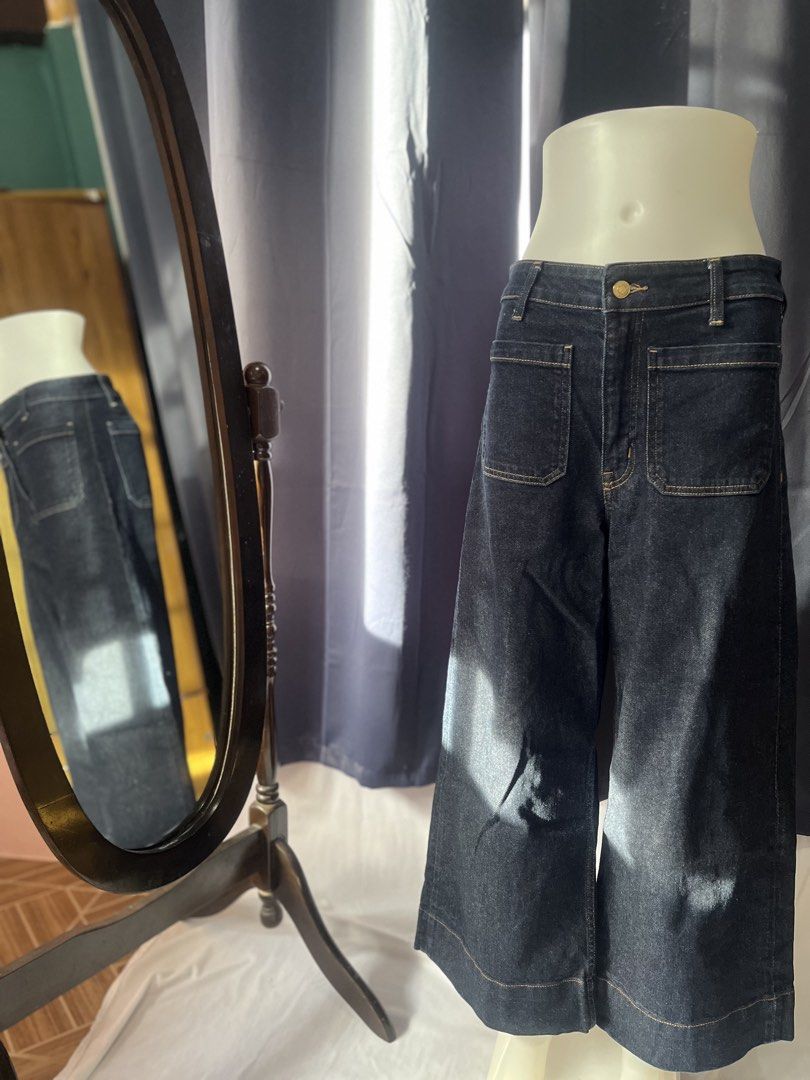 H&M dark denim wide-leg jeans (Category: Jeans) located in Baguio. Submitted by grrrrwmm__2day (Listing ID 1470081941, Image 2). Description: .
