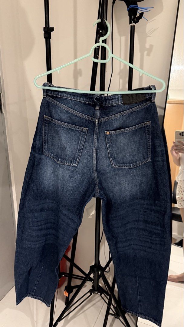 H&M Denim Barrel Jeans (Category: Jeans) located in Makati City. Submitted by andrae.thomas (Listing ID 1470104893, Image 3). Description: - Style: Denim barrel jeans with a trendy loose fit - Wash: Classic dark blue - Rise: High-waisted - Size: EUR 40 / US 8 Excellent condition—flaws are completely unnoticeable. MAKATI AREA Meet Up: TAFT, Dlsu, CSB, Cash and Carry Fixed price.