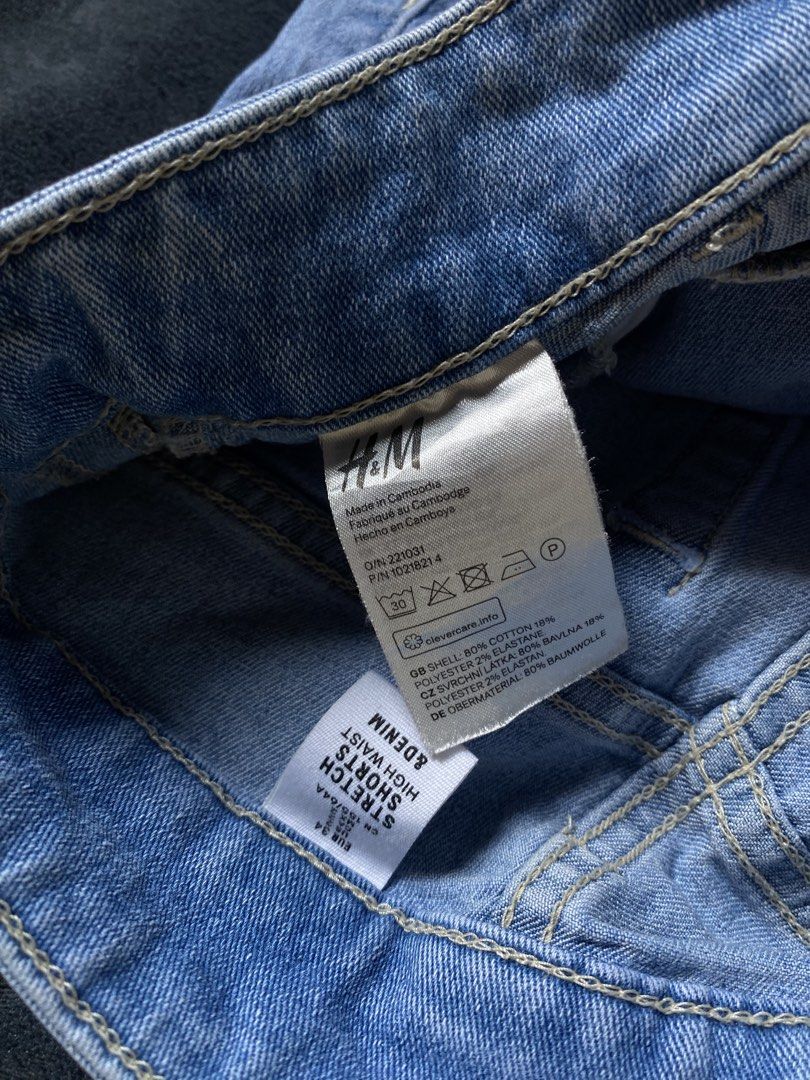 H&M Denim Short (Category: Shorts) located in Manila. Submitted by sieee9 (Listing ID 1470020911, Image 3). Description: H&M light blue denim shorts 💙 100% authentic H&M! waistline fits 24–25 inches. cute and easy to style with your fave tops. 🎀.