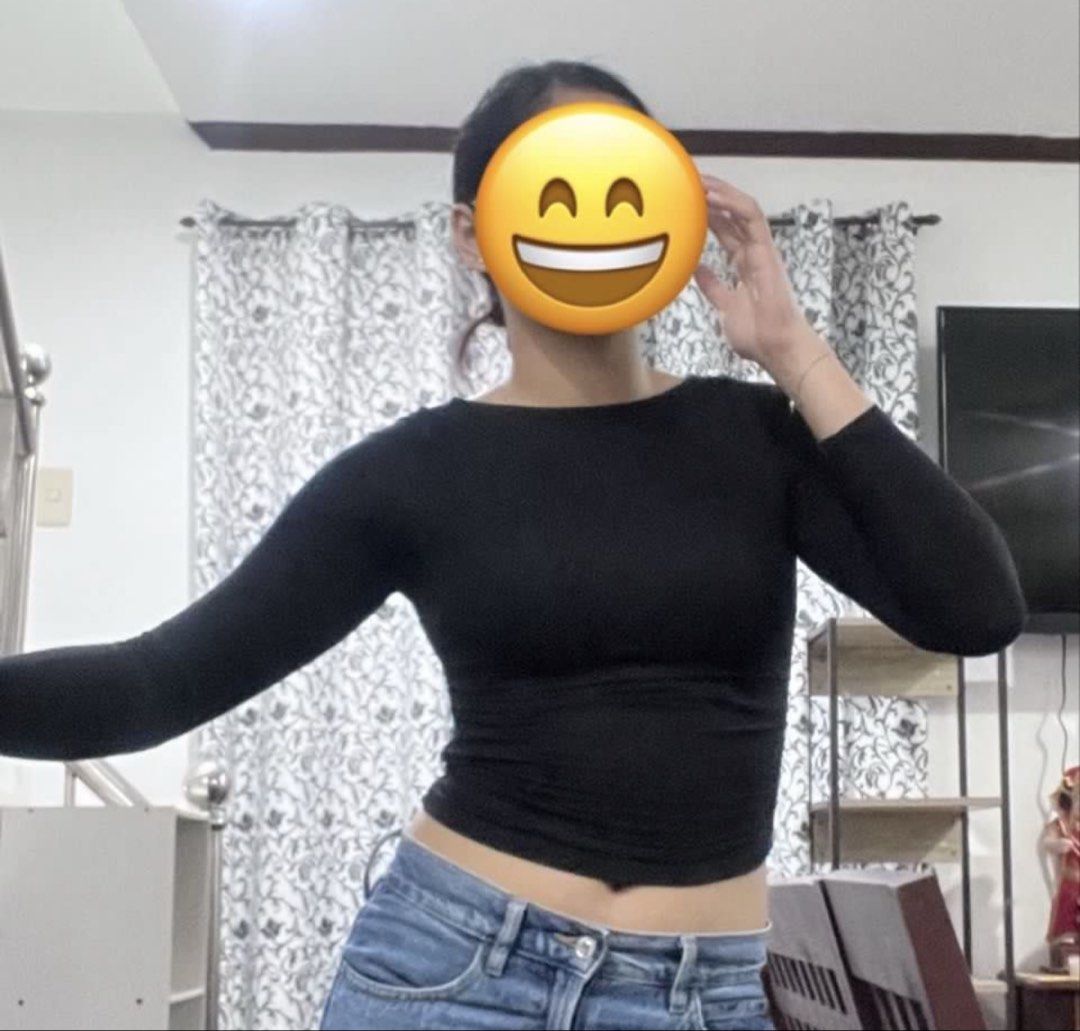 H&M Divided Black Long Sleeve Top (Category: Longsleeves) located in Makati City. Submitted by anglvlln (Listing ID 1470128309, Image 2). Description: - Brand: H&M Divided - Size: S - Color: Black - Fit: Fitted with ruched sides - Neckline: Scoop front and back - Material: Stretchy fabric - Condition: Worn a couple of times, great shape - Style: Versatile daily basic Pickup/Delivery Options: • Full payment required first before delivery (J&T or L