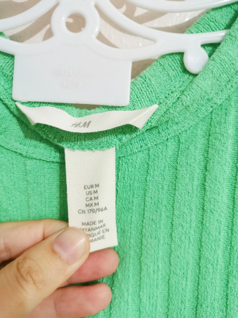 H&M Green Ribbed Top (Category: Sleeveless) located in Pasig City. Submitted by rialuna_fire (Listing ID 1470066172, Image 3). Description: .