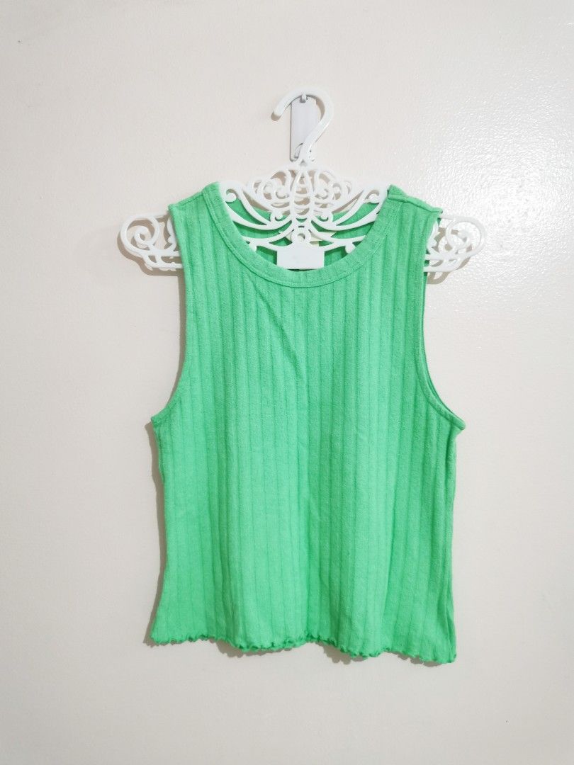 H&M Green Ribbed Top (Category: Sleeveless) located in Pasig City. Submitted by rialuna_fire (Listing ID 1470066172, Image 1). Description: .