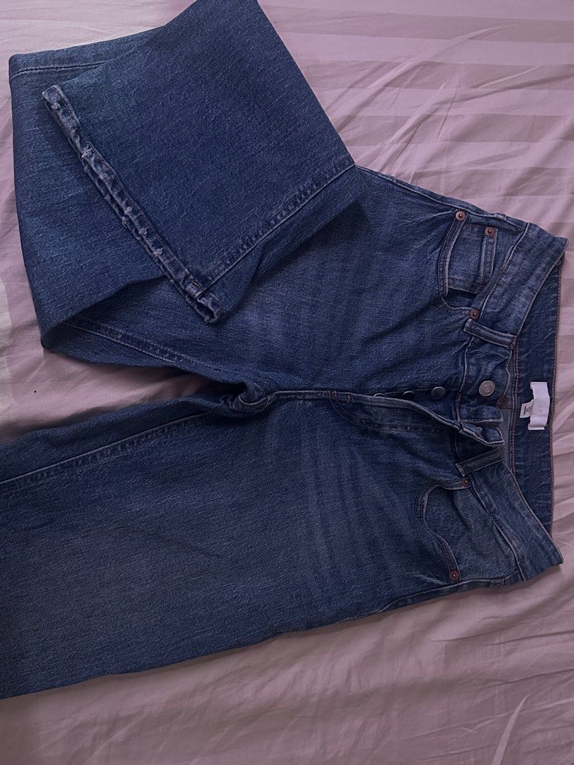 H&M Jeans (Category: Jeans) located in Dumaguete. Submitted by sellie06 (Listing ID 1470112837, Image 2). Description: size 37-38.