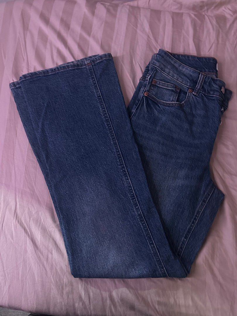H&M Jeans (Category: Jeans) located in Dumaguete. Submitted by sellie06 (Listing ID 1470112837, Image 1). Description: size 37-38.
