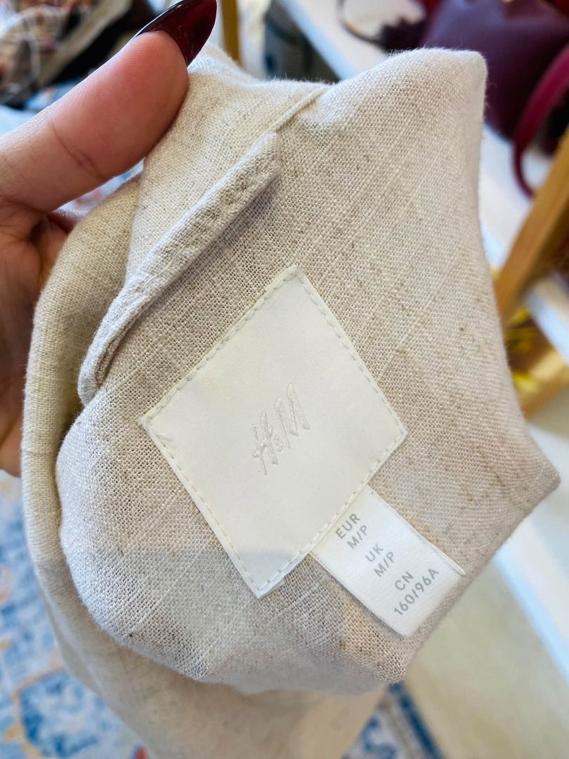 H&M LINEN BELTED BUTTON DOWN JACKET (Category: Coats, Jackets and Outerwear) located in Baguio. Submitted by asna_taku (Listing ID 1470046032, Image 3). Description: H&Ⓜ️ LINEN BELTED BUTTON DOWN JACKET MEDIUM ₱1280.