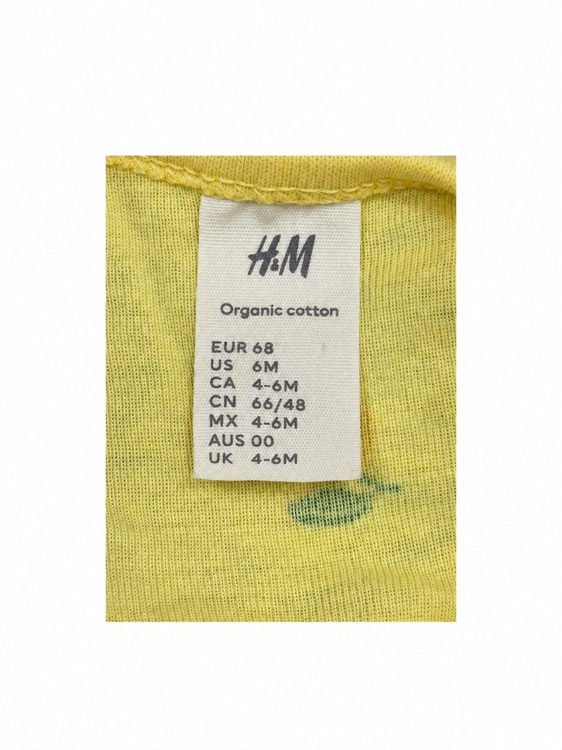H&M Onesie (4-6M) (Category: Babies & Kids Fashion) located in Angeles City. Submitted by aeapreloved (Listing ID 1469951663, Image 2). Description: H&M Lemon Print Baby Bodysuit 🍋💛 • Size: 4–6M • H&M Organic Cotton • Soft yellow fabric with cute lemon prints • Short sleeves • Snap button closure for easy diaper changes Perfect for everyday wear! ☀️.
