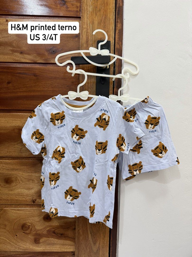 H&M printed terno US 3/4T (Category: Babies & Kids Fashion) located in Pasig City. Submitted by abbbbbbbi (Listing ID 1470086866, Image 1). Description: - Brand: H&M - Item: Printed terno (matching top and bottom set) - Color/Design: Light blue with fun tiger print all over - Size: US 3/4T - Material: Soft fabric for a comfortable fit - Ideal for: Everyday wear, playtime, or lounging at home.