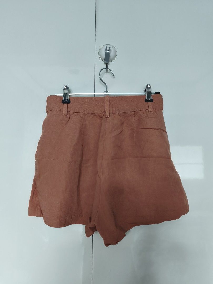 H&M Rust Linen Short (Category: Shorts) located in Manila. Submitted by smilefashion08 (Listing ID 1469964260, Image 2). Description: Original H&M Waist 25.